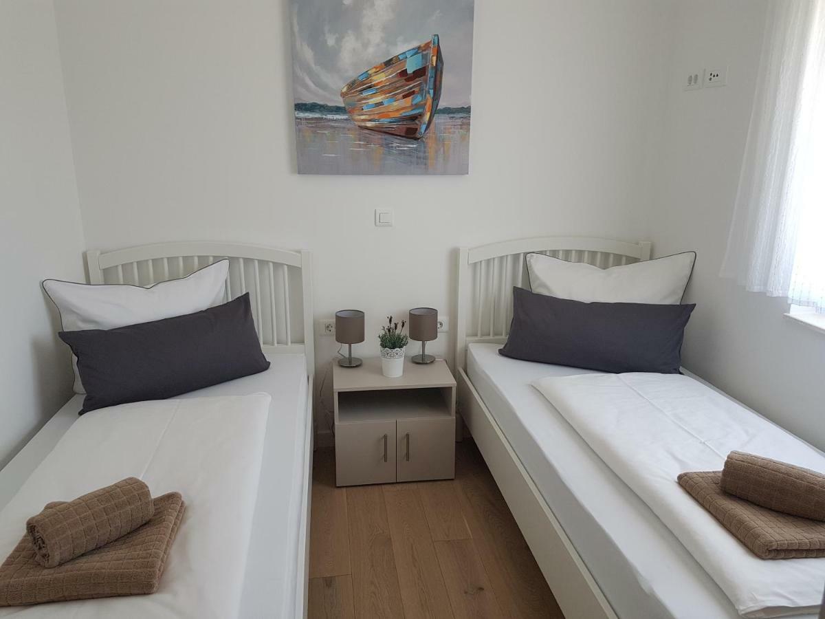 Apartment Aria Exclusive Петрчане Екстер'єр фото
